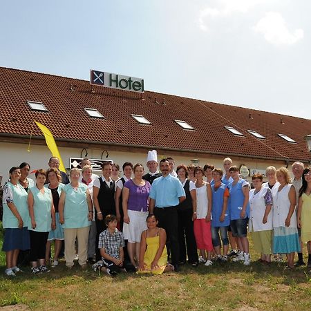 Hotel-Pension Am Muehlberg ลืบเบอเนา ภายนอก รูปภาพ