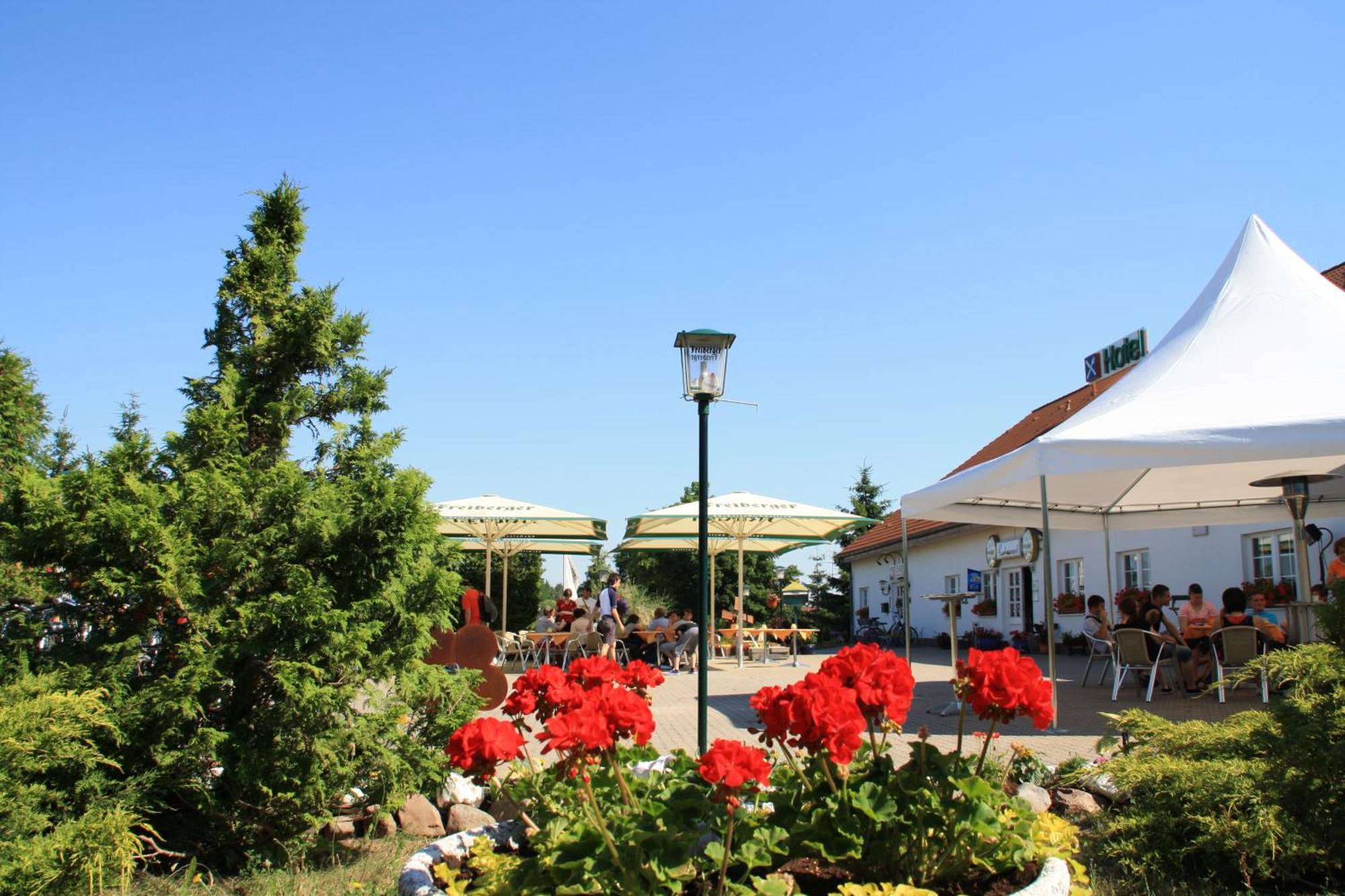 Hotel-Pension Am Muehlberg ลืบเบอเนา ภายนอก รูปภาพ
