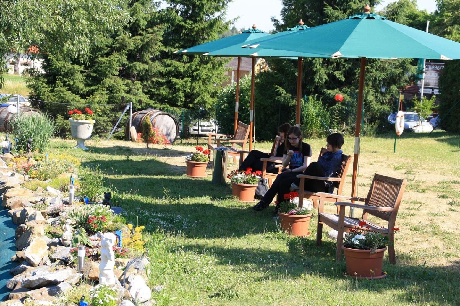 Hotel-Pension Am Muehlberg ลืบเบอเนา ภายนอก รูปภาพ