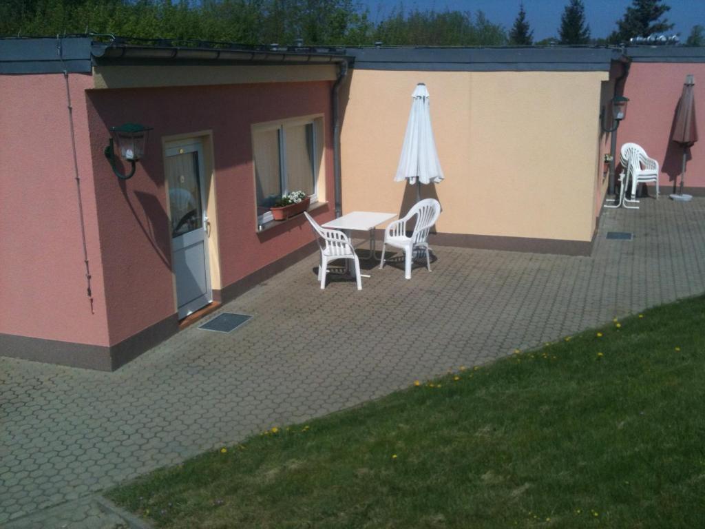 Hotel-Pension Am Muehlberg ลืบเบอเนา ภายนอก รูปภาพ