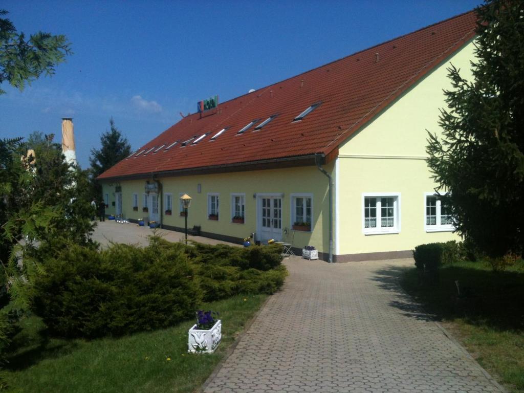 Hotel-Pension Am Muehlberg ลืบเบอเนา ภายนอก รูปภาพ