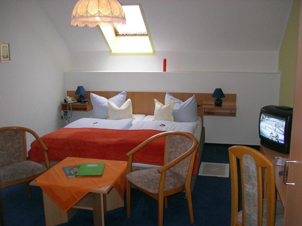 Hotel-Pension Am Muehlberg ลืบเบอเนา ห้อง รูปภาพ
