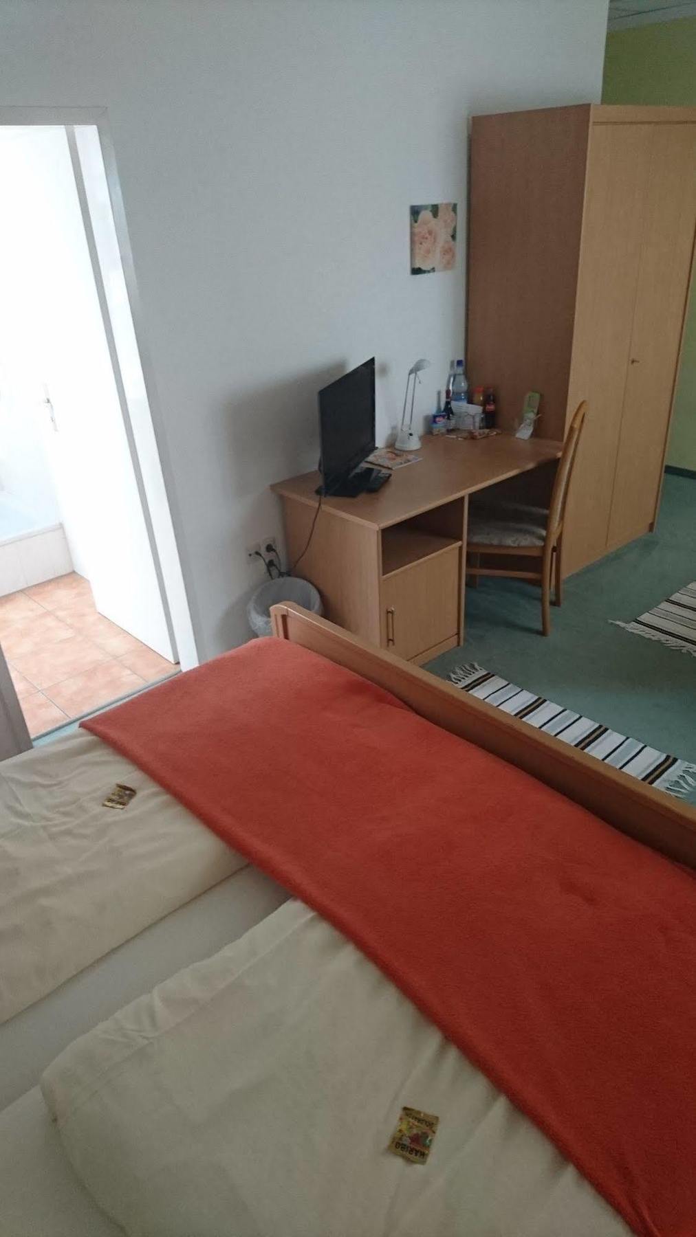 Hotel-Pension Am Muehlberg ลืบเบอเนา ภายนอก รูปภาพ