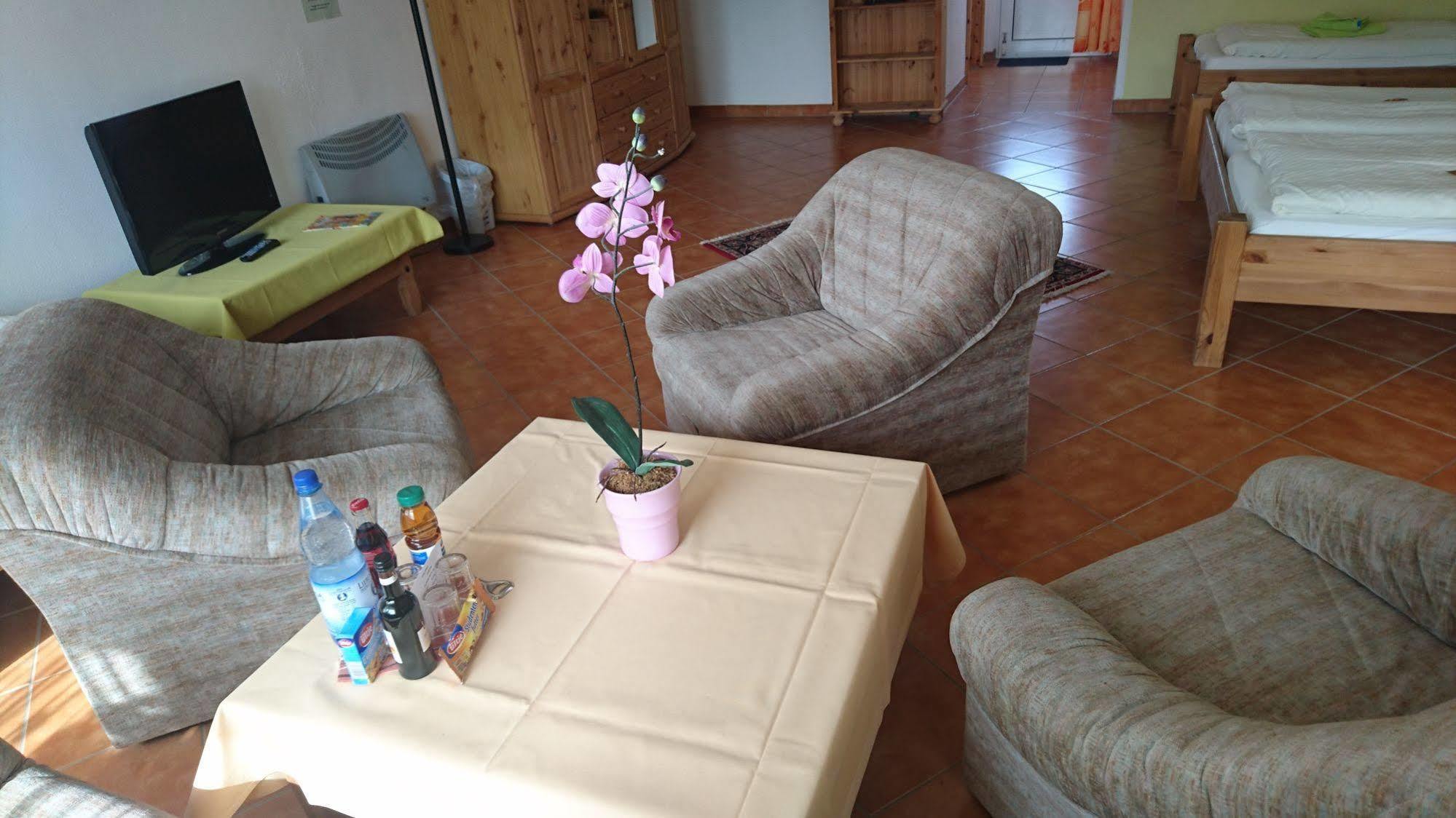 Hotel-Pension Am Muehlberg ลืบเบอเนา ภายนอก รูปภาพ