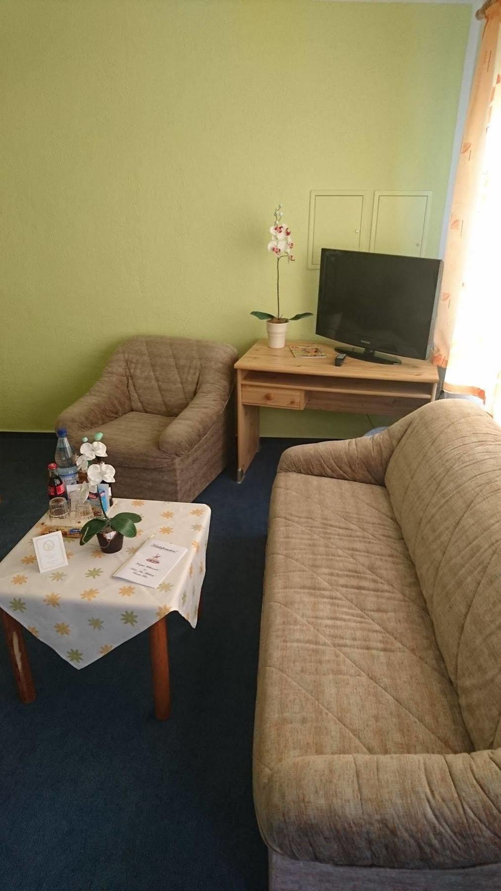 Hotel-Pension Am Muehlberg ลืบเบอเนา ภายนอก รูปภาพ