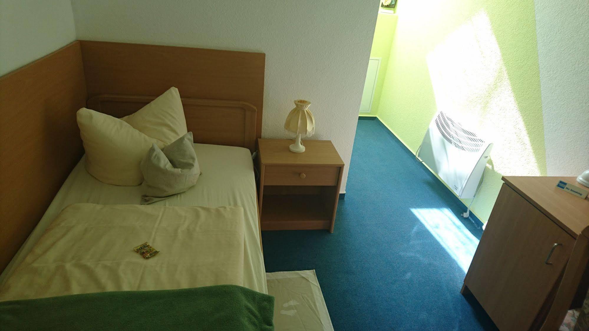 Hotel-Pension Am Muehlberg ลืบเบอเนา ภายนอก รูปภาพ