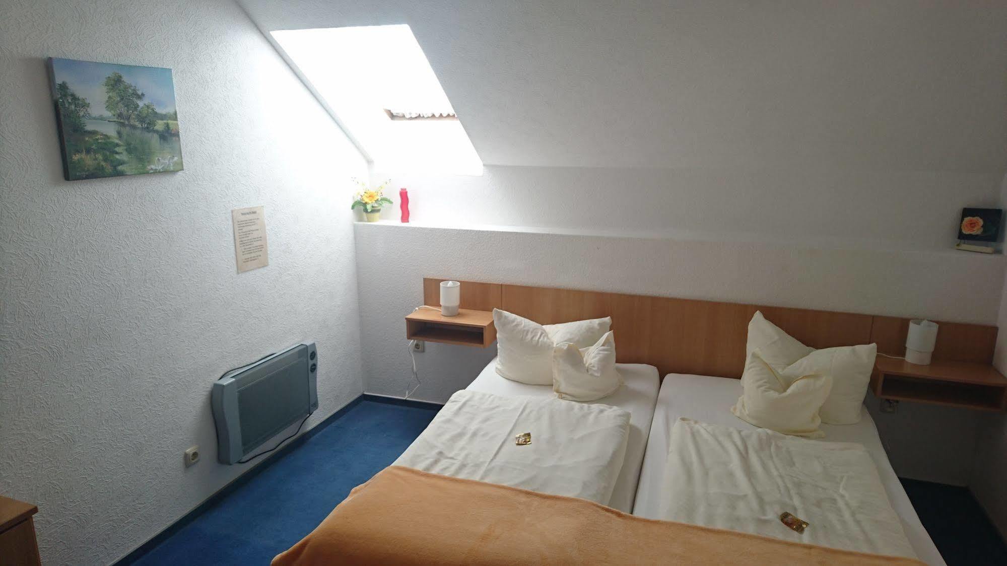 Hotel-Pension Am Muehlberg ลืบเบอเนา ภายนอก รูปภาพ