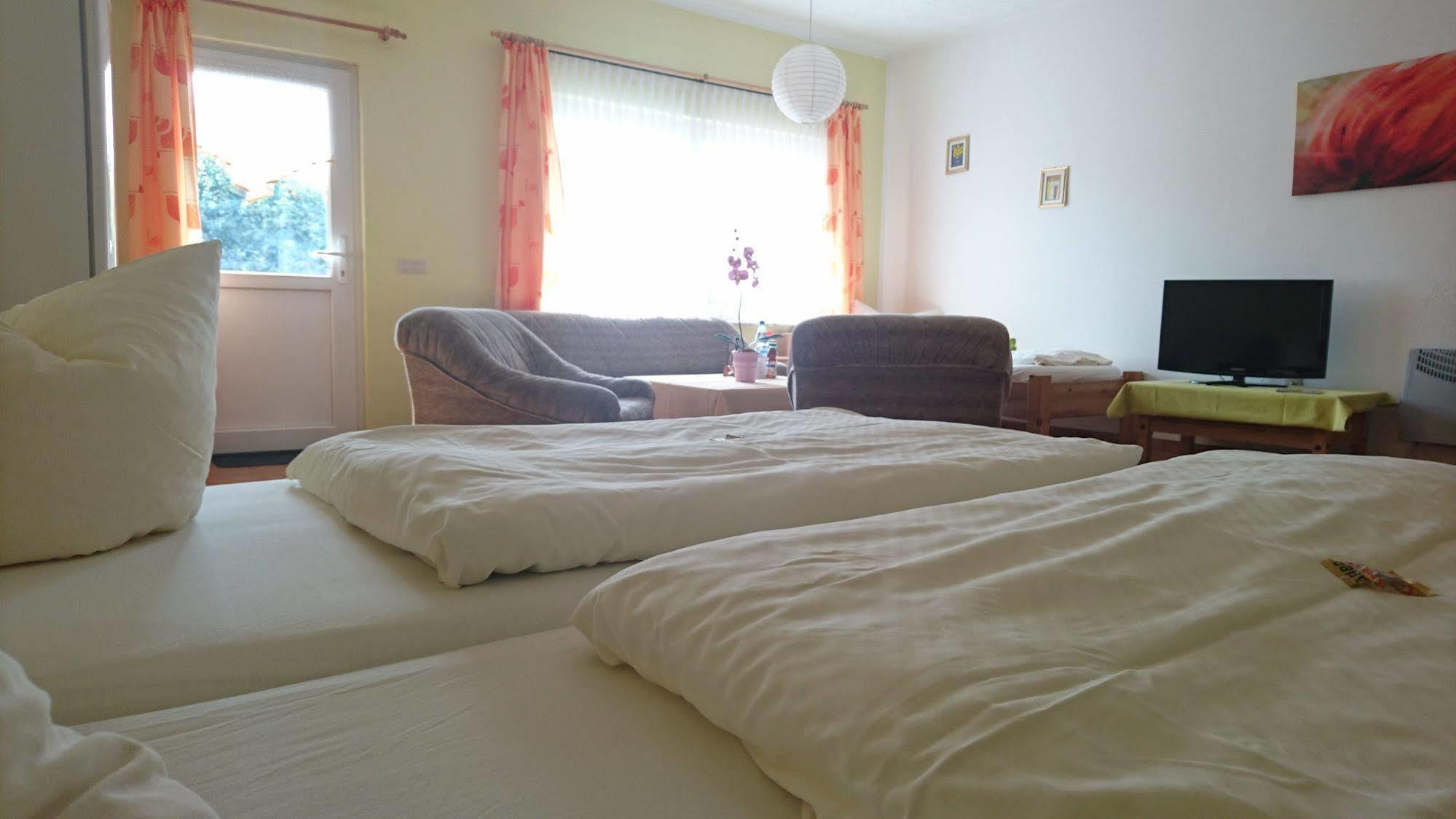 Hotel-Pension Am Muehlberg ลืบเบอเนา ภายนอก รูปภาพ