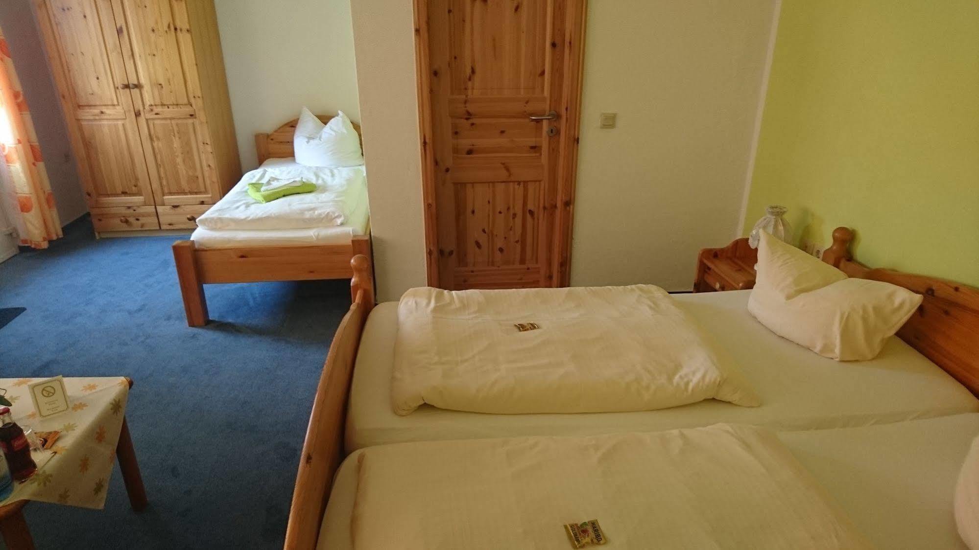 Hotel-Pension Am Muehlberg ลืบเบอเนา ภายนอก รูปภาพ