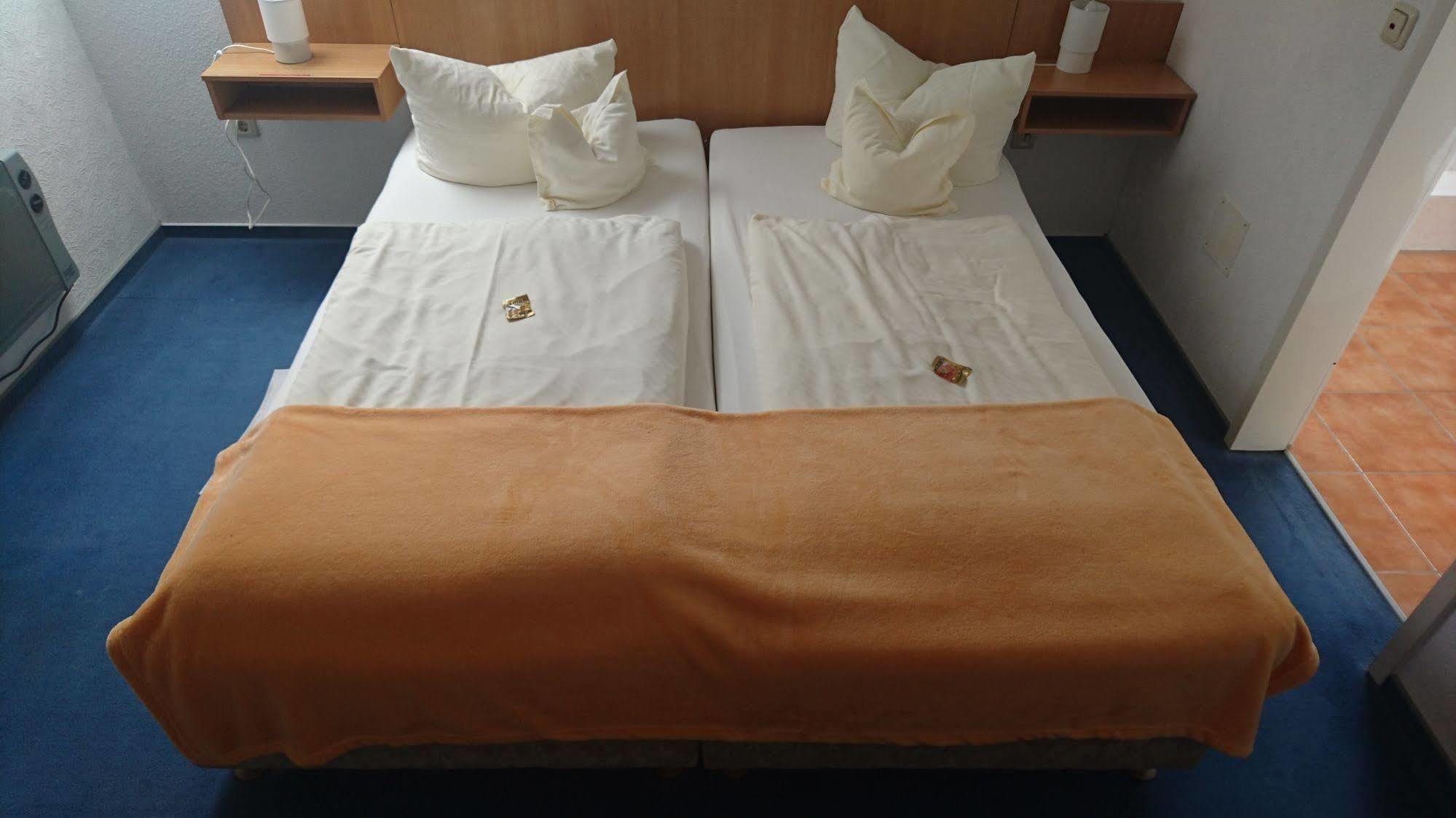 Hotel-Pension Am Muehlberg ลืบเบอเนา ภายนอก รูปภาพ